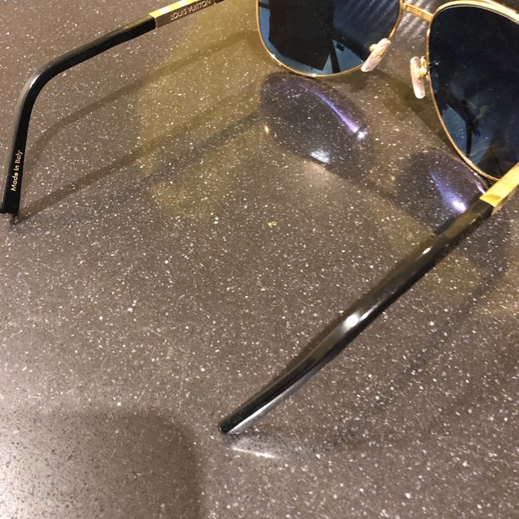 Louis Vuitton Sunglasses - Picture 2 of 4